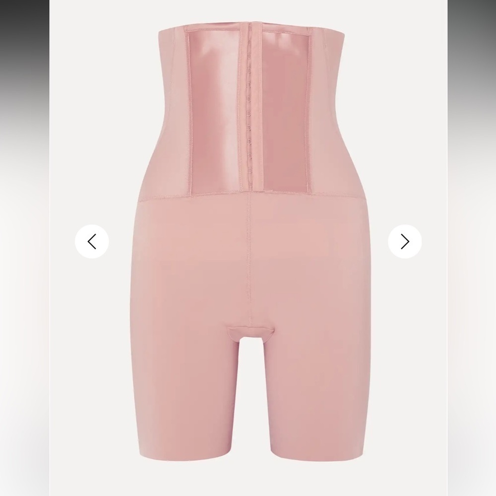 NWT 
Women's Under Sculpture Corseted High-Waisted Short 10213R in cameo blush